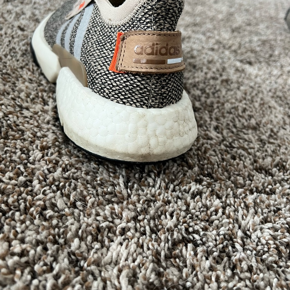Adidas shoes- size 6.5 kids or 8 in womens- good condition!